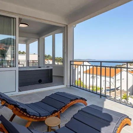 Hot Tub Sea View Apartment